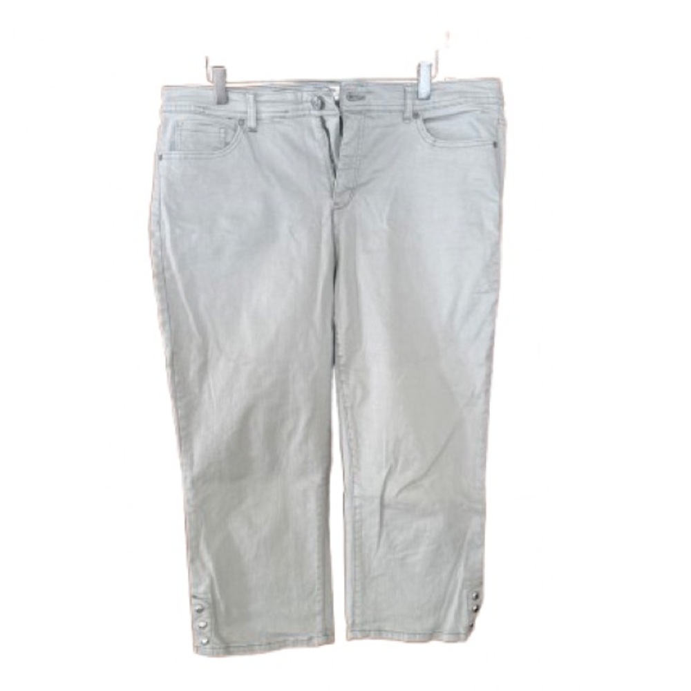 Nine west mint green Jean capris 16